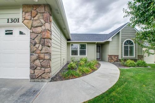 1301 Millstream Dr, Nampa, ID 83686-4837