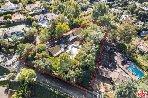 16093 Royal Oak Rd, Van Nuys, CA 91436-3913