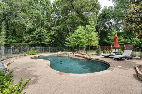 2101 Lincoln Ct, Lewisville, TX 75028-8363