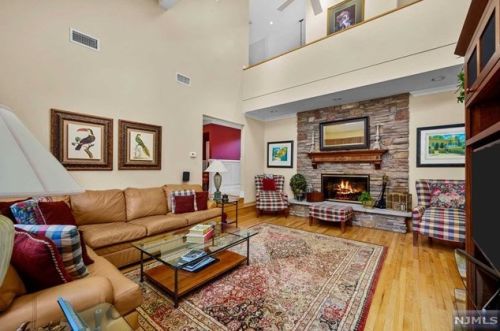 30 Oak Dr, Upper Saddle River NJ  07458-2132 exterior