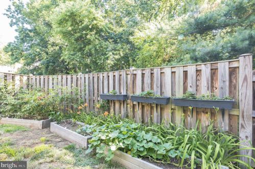 1914 Pohick Creek Ct, Woodbridge VA  22192-2454 exterior