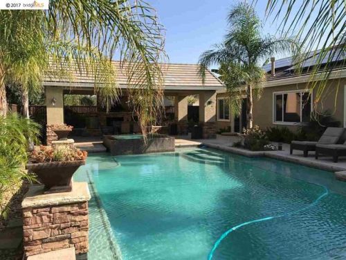 10 Gold Run Ct, Oakley, CA 94561-3929