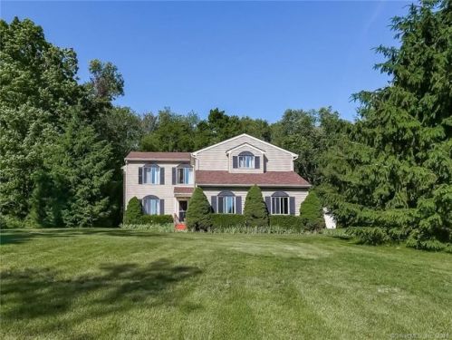 28 Corn Tassle Rd, Danbury, CT 06811-3225
