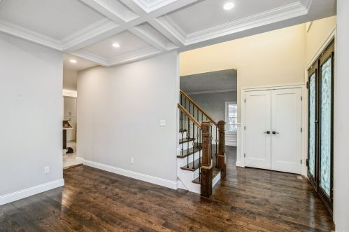 57 Bobwhite Ln, Hicksville NY  11801-4520 exterior