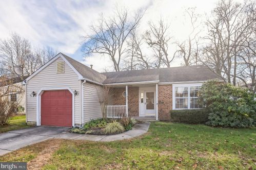 24 Lakebridge Dr, West Deptford, NJ 08096-6717
