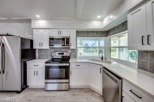 208 43 Ter, Cape Coral FL  33904-8425 exterior