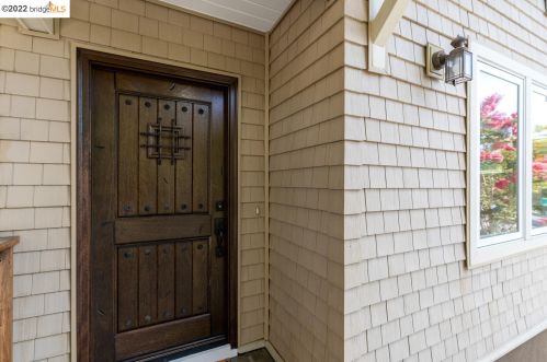 5904 Canning St, Oakland CA 94609-1306 exterior