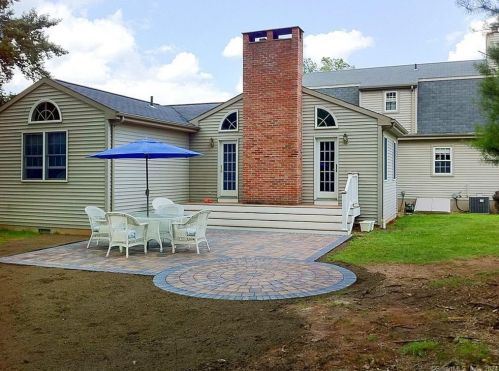40 Sugar Hill Rd, North Haven CT  06473-4013 exterior