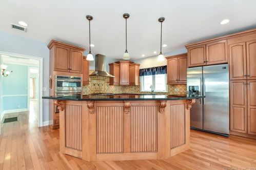 6 Nolan St, Norwalk CT  06850-2525 exterior