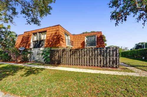 2240 White Pine Cir, West Palm Beach, FL 33415-6044