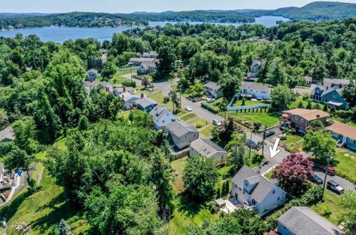 13 Clearview Dr, Brookfield Center CT  06804-1407 exterior