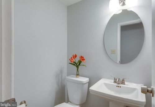 2308 Whitetail Ct, Herndon VA  20191-3018 exterior