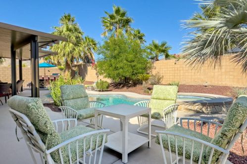 828 Mira Grande, Palm Springs CA  92262-1209 exterior