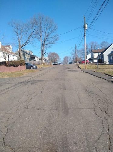 97 Moffitt St, Bridgeport, CT 06606-3943