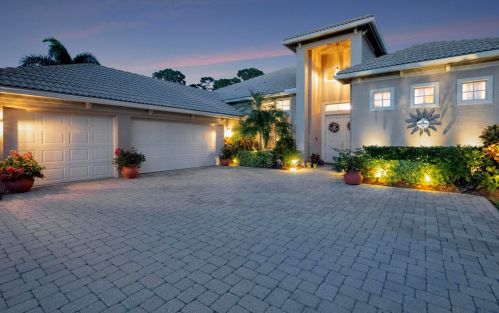 466 Dover Ct, Fort Pierce, FL 34983-3414