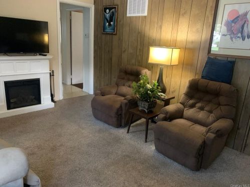 43 Van Wyck Dr, Poughkeepsie NY  12601-1518 exterior