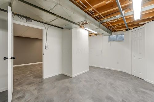 1075 Chenonceaux Dr, Marion OH  43302-6734 exterior