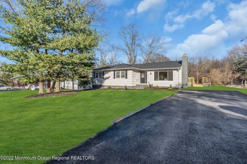7 Ridge Rd, Morganville, NJ 07751-1126
