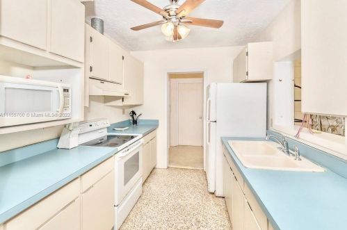 507 Dona Dr, Nokomis FL  34275-2613 exterior