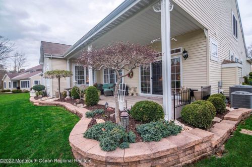 6 Seminole Ct, Jackson Twp NJ  08527-4042 exterior