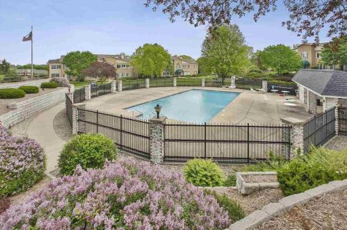 99 Golf Pkwy, Madison WI 53704-7080 exterior