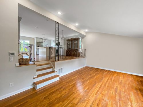 5 Innes Rd, East Brunswick NJ  08816-2839 exterior