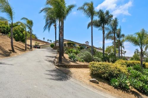 1567 Monte Vista Dr, Vista, CA 92084-7119