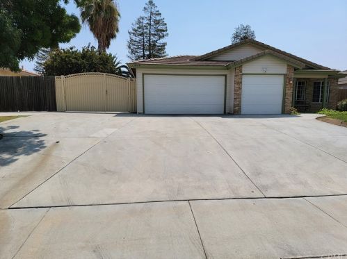 10119 Iroquois Ln, Bakersfield, CA 93312-5377