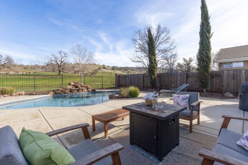 1180 Brae Ct, Folsom CA  95630-6110 exterior