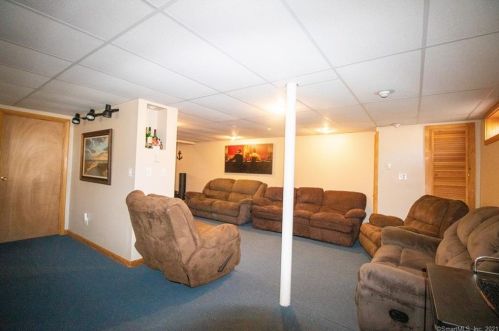 34 Lester St, United States Coast Guard Ac CT  06320-4327 exterior