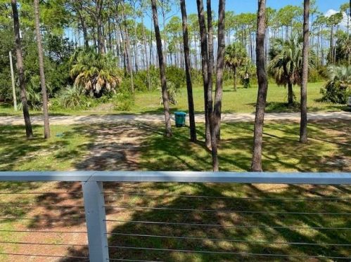 916 Pine Ave, Saint George Island, FL 32328-3000