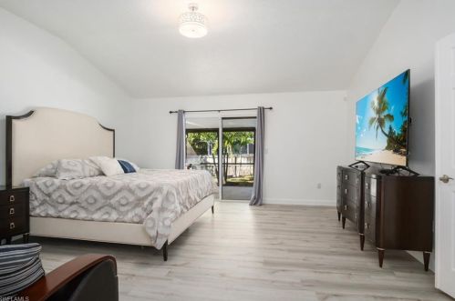 101 Sharwood Dr, Naples FL  34110-5721 exterior