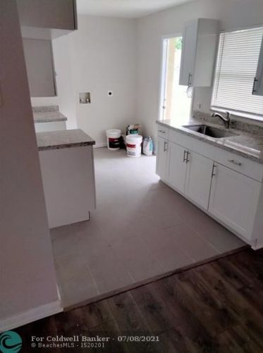 402 5th Ter, Pahokee, FL 33476-2210