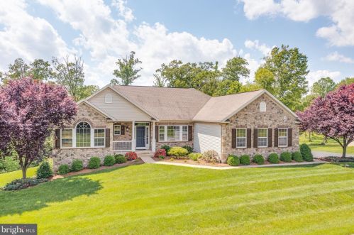 49 Glory Ln, Falling Waters, WV 25419-4317