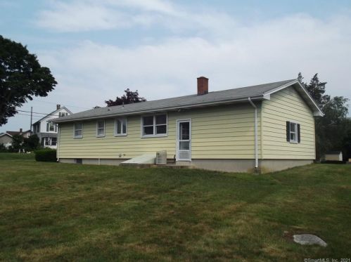 11 Harbor View Ave, Waterford CT  06385-1312 exterior