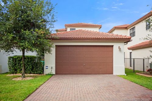 8437 38th St, Hollywood FL  33024-5235 exterior