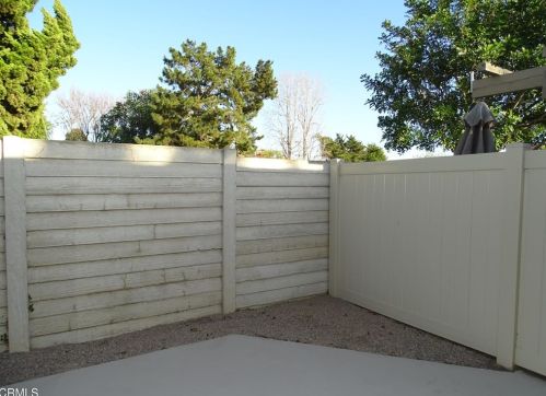 704 Holly Ave, Oxnard CA 93036-1907 exterior