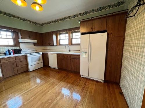 311 College Ave, Grove City PA 16127-1208 exterior