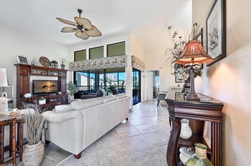 655 Windsurf Ln, Naples, FL 34108-8726