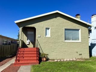 843 34th St, Richmond, CA 94805-1703