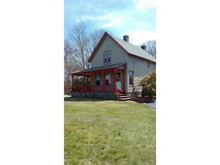 128 Niles Hill Rd, Waterford, CT 06385-3523