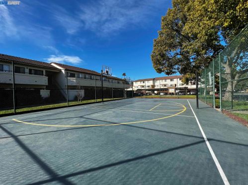 5050 Valley Crest Dr, Concord CA  94521-4982 exterior
