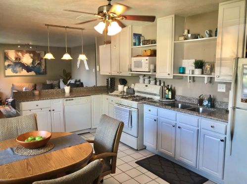 8022 Sycamore Ave, Hammond, IN 46322-1021