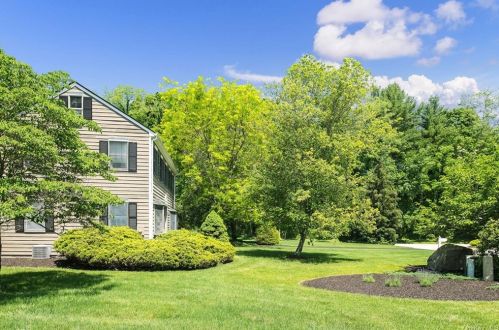 11 Greenhaven Rd, Tompkins Corners NY  10579-3303 exterior