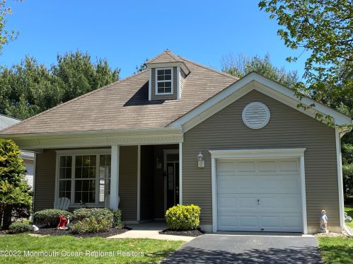 50 Spring Meadow Dr, Lakewood, NJ 08701-7385