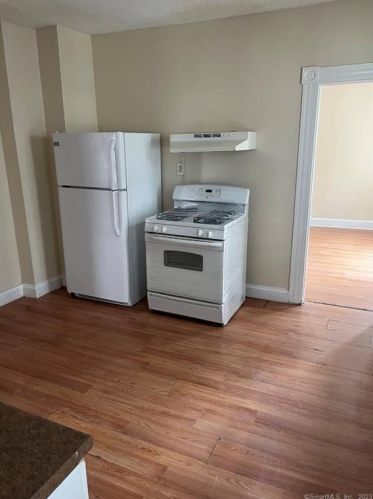 32 Hawkins St, Waterbury CT  06704-3523 exterior