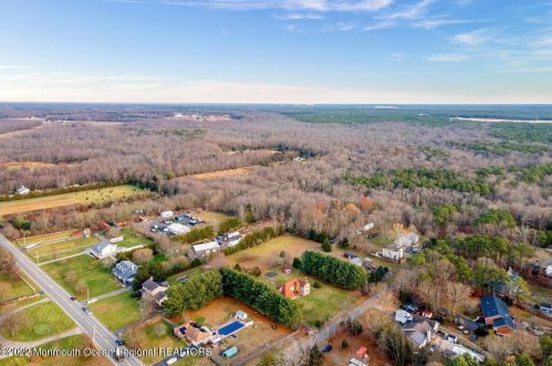 220 Long Swamp Rd, Plumsted Township NJ  08533-2028 exterior