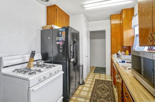 286 Merrill Ave, Rialto, CA 92376-6519