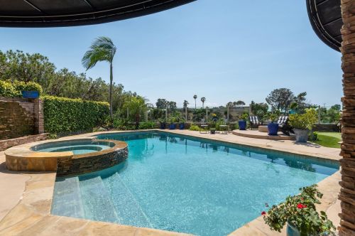 2562 Grandview St, San Diego CA 92110-1031 exterior