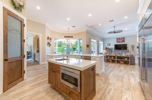 6610 Sable Ridge Ln, Naples FL  34109-0526 exterior